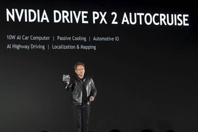 NVIDIA聯(lián)合創(chuàng)始人、總裁兼首席執(zhí)行官黃仁勛先生向大家介紹DRIVE PX2 AutoCruise計(jì)算平臺(tái)