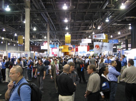VMworld 2011展廳現(xiàn)場(chǎng)圖2，蔣總攝