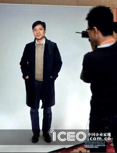 1999年底，懷抱“科技改變生活”的夢(mèng)想，李彥宏回國(guó)創(chuàng)辦百度。如今，百度已成為全球最大中文搜索引擎及全球最大中文網(wǎng)站。2012年他本人亦蟬聯(lián)福布斯富豪榜中國(guó)首富