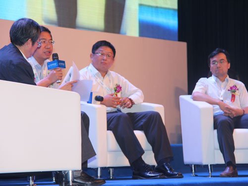 圓桌論壇：電信企業(yè)如何應(yīng)對(duì)移動(dòng)互聯(lián)網(wǎng)挑戰(zhàn)