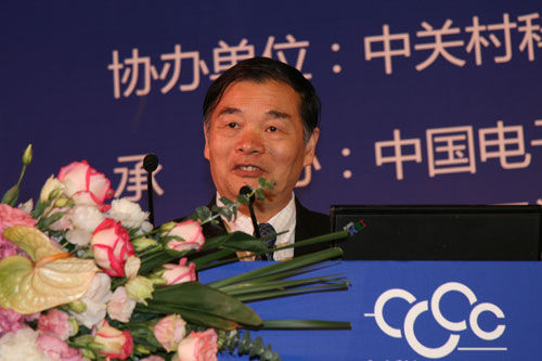 工業(yè)和信息化部副部長(zhǎng)楊學(xué)山 (新浪科技 韓連巍/攝)