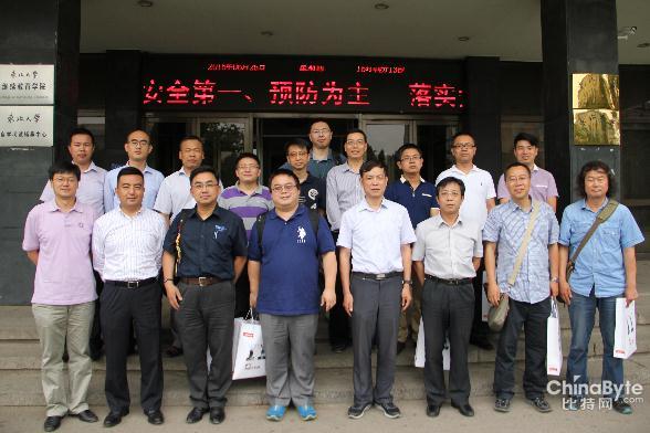 聯(lián)想集團與高專委領(lǐng)導(dǎo)、東北大學(xué)高性能負責(zé)人合影留念