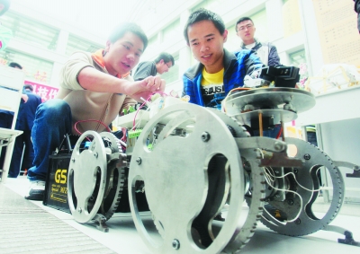 爬樓梯機(jī)器人