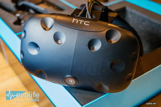 HTC VIVE開(kāi)箱圖賞 是時(shí)候打開(kāi)VR的新世界大門了