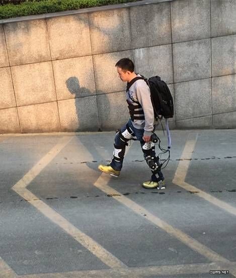 國內首例“鋼鐵俠”機器人外骨骼驚現(xiàn)杭州