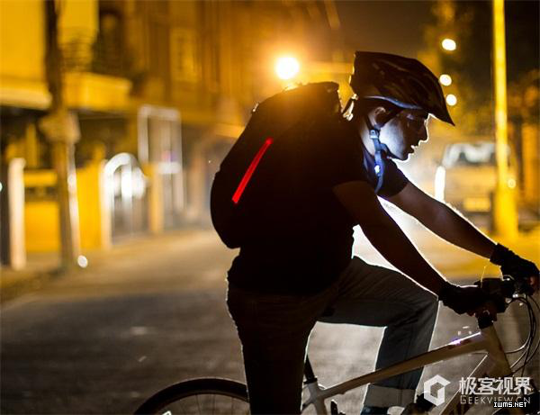 顏值智能背包 再也不怕走夜路