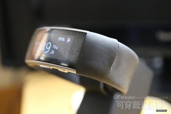 為防止腕帶開裂 微軟Band 2手環(huán)使用了加強(qiáng)材料