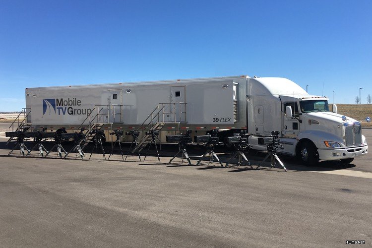 broadcast-truck