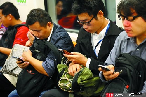 二維碼的泛濫加劇了低頭族的盛行。