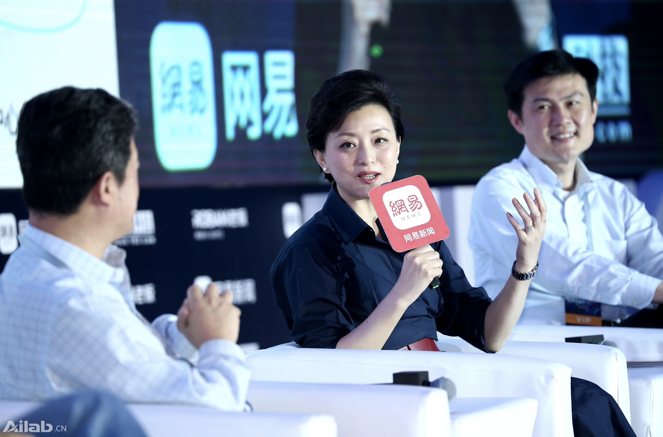 楊瀾：人工智能是鏡子，反映欲望、人性和愛(ài)
