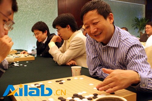 曹大元:李世石需忘對(duì)手是機(jī)器 若換柯潔勝率高