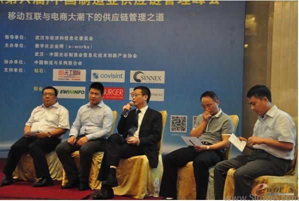 圓桌討論，從左至右依次為：丁德宇、吳巨峰、徐承東、姚志力、查玉峰