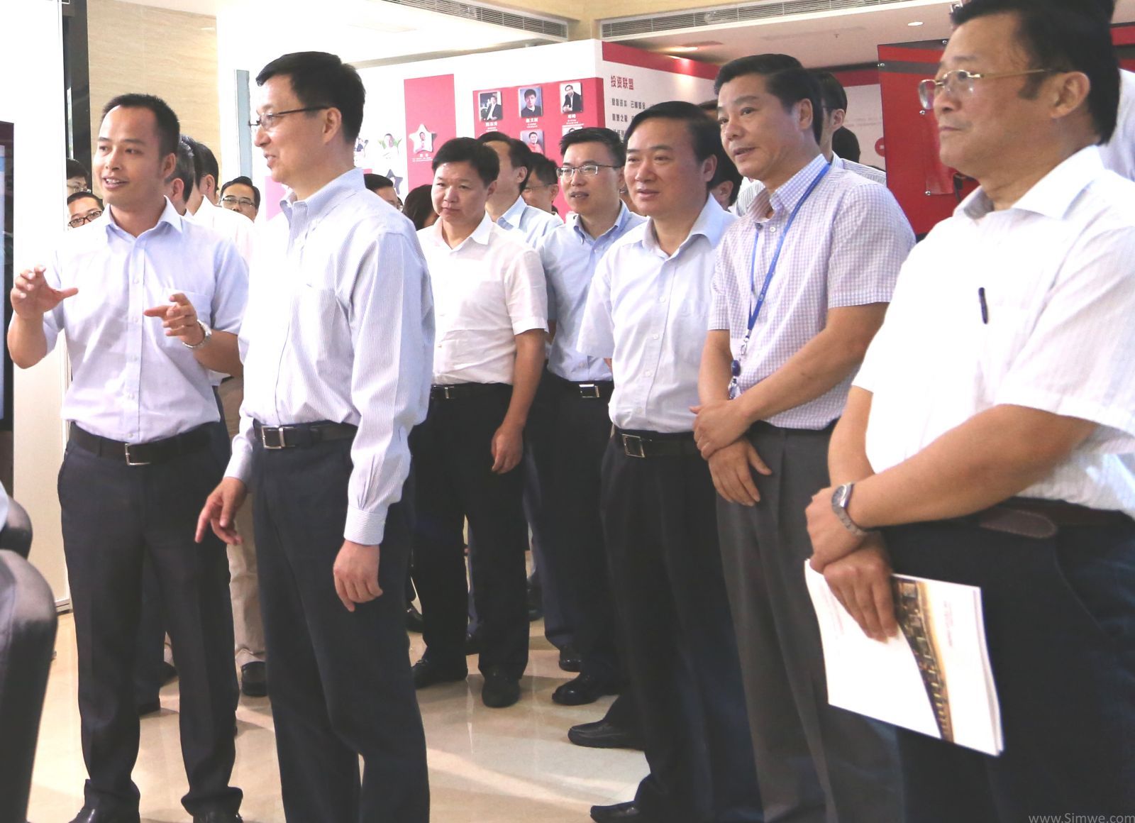 上海市委書記韓正調(diào)研中仿3D飛機(jī)先進(jìn)數(shù)字化軟件與飛行模擬